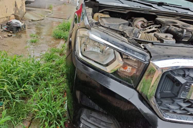 Used SAIC MAXUS T70 2020 2.0T Diesel Manual Two-Wheel Drive Comfort Version Standard Box High Ground Clearance Right Front Headlight