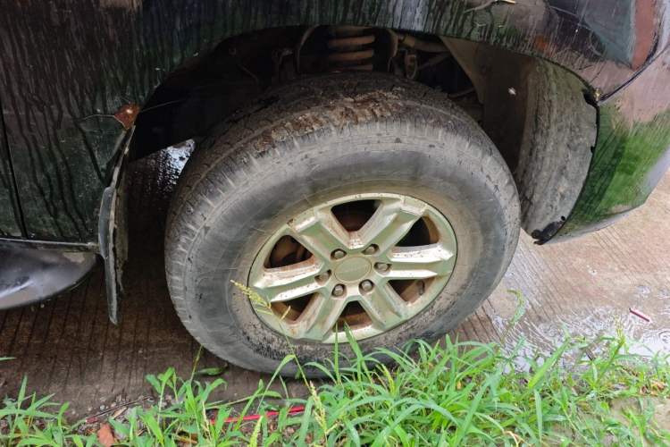 Used SAIC MAXUS T70 2020 2.0T Diesel Manual Two-Wheel Drive Comfort Version Standard Box High Ground Clearance Right Front Wheel Hub