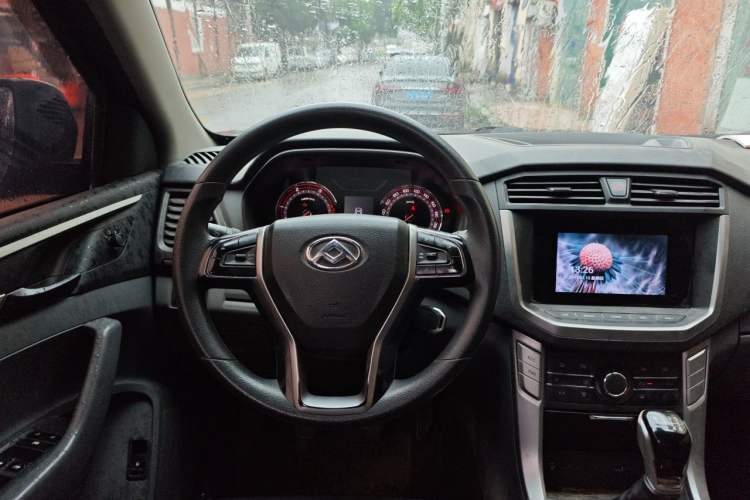 Used SAIC MAXUS T70 2020 2.0T Diesel Manual Two-Wheel Drive Comfort Version Standard Box High Ground Clearance Steering Wheel