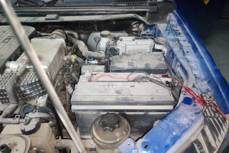 Used SAIC MAXUS T70 2020 2.0T Diesel Manual Two-Wheel Drive Comfort Edition with Long Bed and High Ground Clearance Engine Bay Left