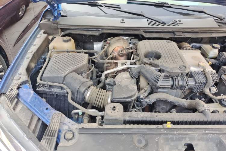 Used SAIC MAXUS T70 2020 2.0T Diesel Automatic 4x4 Comfort Edition with Long Bed and High Ground Clearance Engine Bay Right