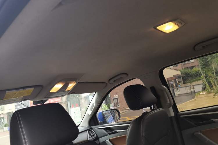 Used SAIC MAXUS T70 2020 2.0T Diesel Manual 4x4 Australian Version with Long Bed and High Ground Clearance Headliner