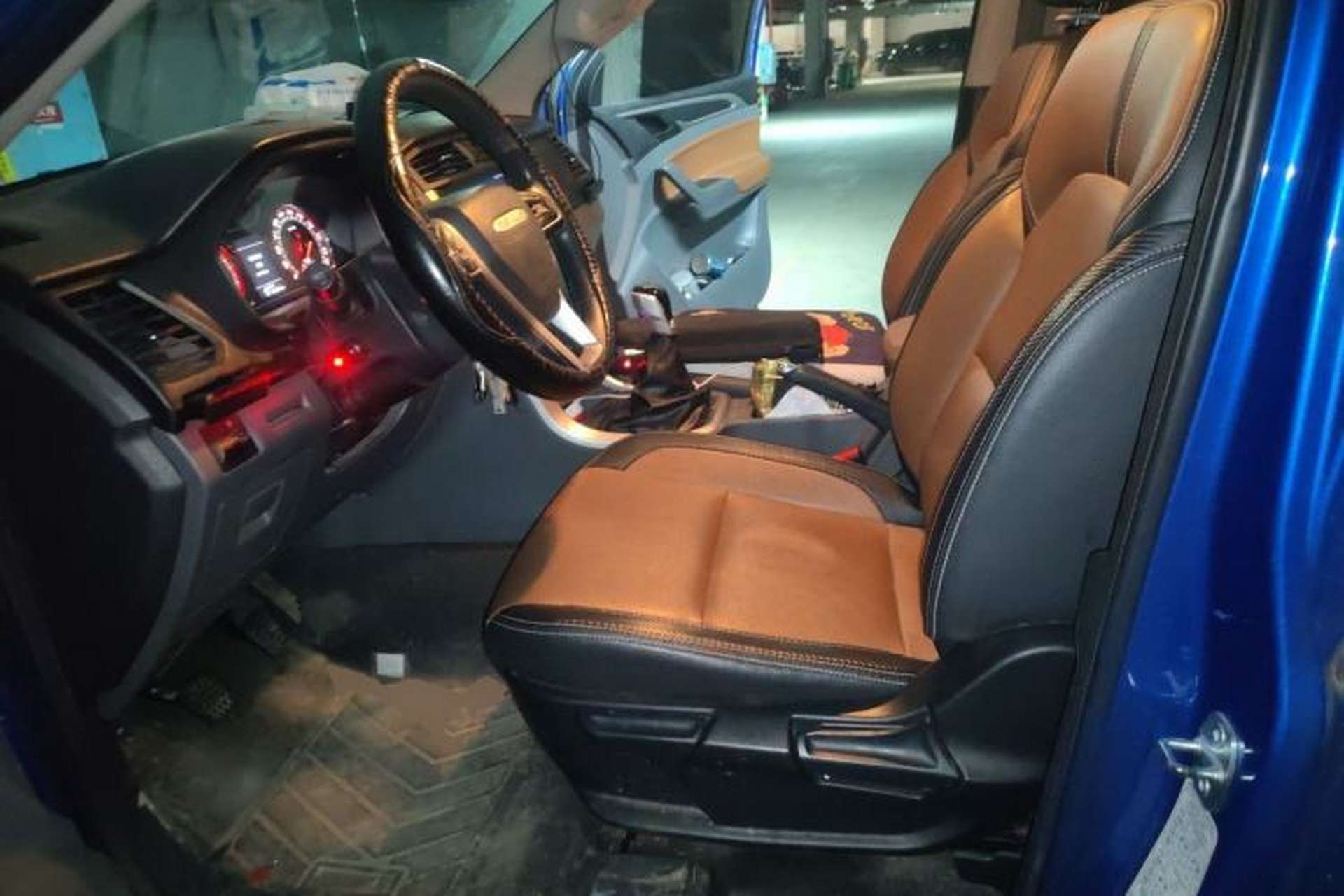 Used SAIC MAXUS T70 2020 2.0T Diesel Manual Two-Wheel Drive Comfort Edition with Long Bed and High Ground Clearance Left Front Seat