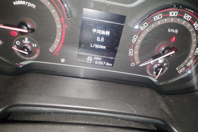 Used SAIC MAXUS T70 2020 2.0T Diesel Manual Two-Wheel Drive Comfort Edition with Long Bed and High Ground Clearance Odometer Close Up