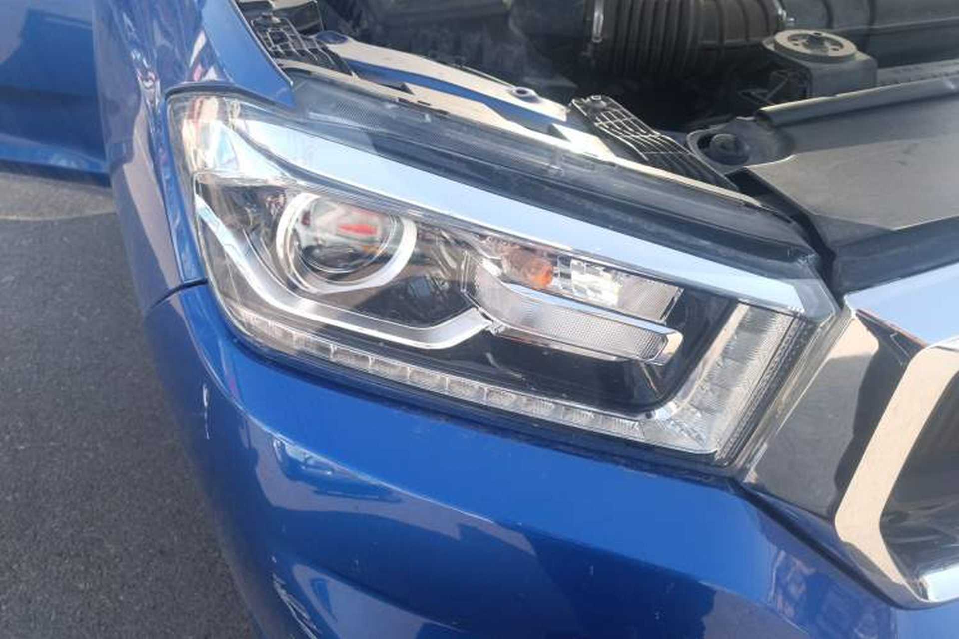 Used SAIC MAXUS T70 2020 2.0T Gasoline Automatic Two-Wheel Drive Elite Trim Standard Box High Ground Clearance Right Front Headlight