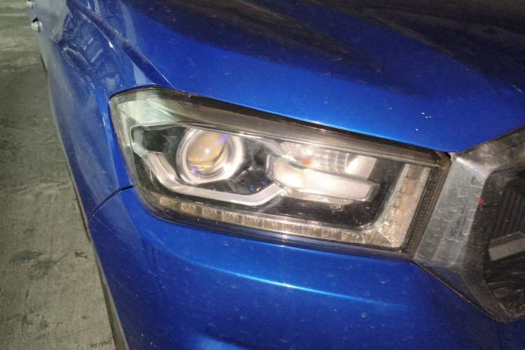 Used SAIC MAXUS T70 2020 2.0T Diesel Automatic 2WD Comfort Edition Long Bed High Ground Clearance Right Front Headlight