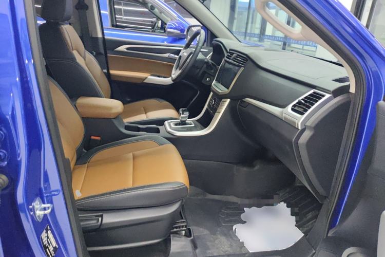 Used SAIC MAXUS T70 2020 2.0T Gasoline Automatic Two-Wheel Drive Comfort Edition Standard Cab High Ground Clearance Right Front Seat