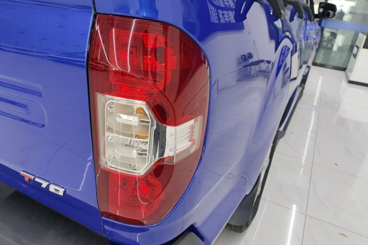 Used SAIC MAXUS T70 2020 2.0T Gasoline Automatic Two-Wheel Drive Comfort Edition Standard Cab High Ground Clearance Right Rear Taillight