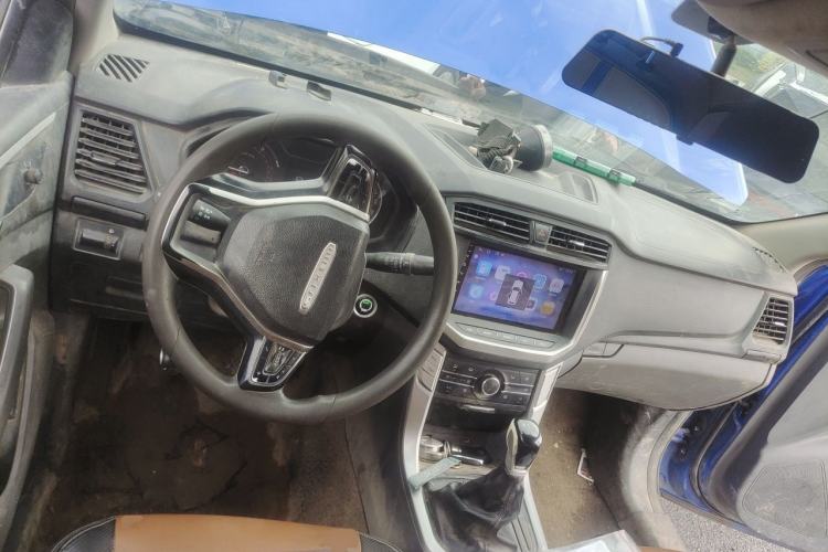 Used SAIC MAXUS T70 2020 2.0T Diesel Manual Two-Wheel Drive Australian Version with Long Bed and High Ground Clearance Steering Wheel