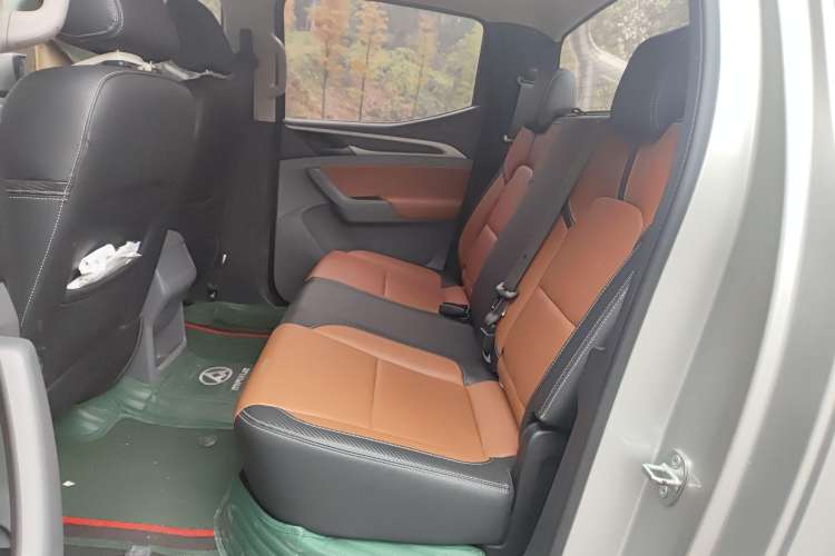 Used SAIC MAXUS T70 2020 2.0T Diesel Automatic 4x4 Australian Version with Long Bed and High Ground Clearance Left Rear Seat
