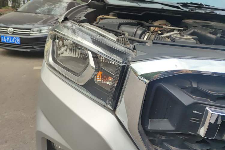 Used SAIC MAXUS T70 2020 2.0T Diesel Automatic 4x4 Australian Version with Long Bed and High Ground Clearance Right Front Headlight