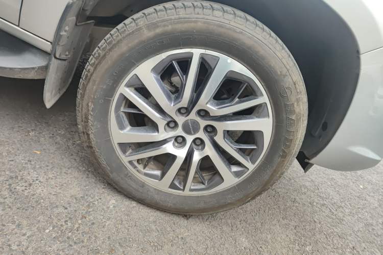 Used SAIC MAXUS T70 2020 2.0T Diesel Automatic 4x4 Australian Version with Long Bed and High Ground Clearance Right Front Wheel Hub