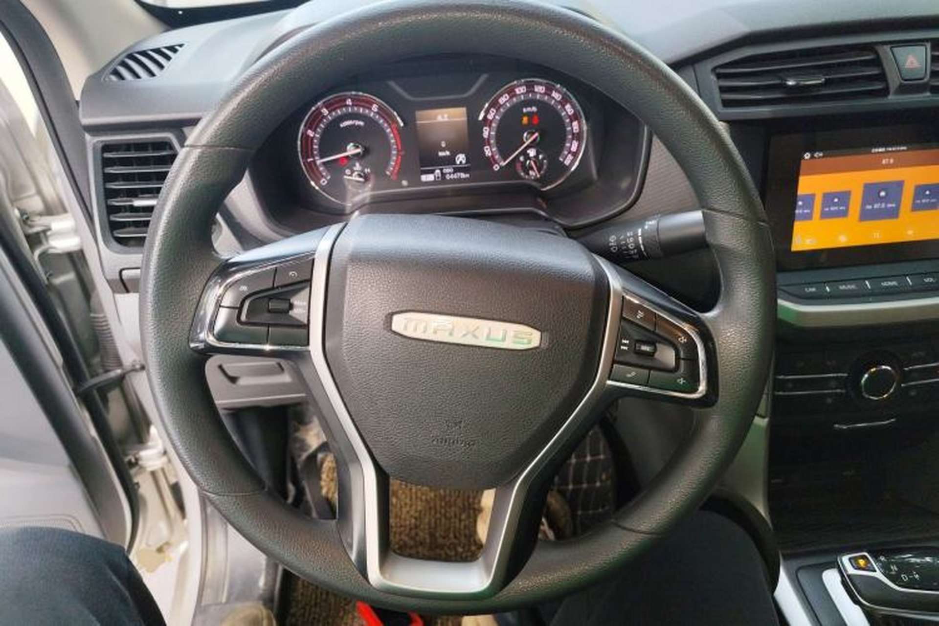 Used SAIC MAXUS T70 2020 2.0T Gasoline Automatic 4x4 Comfort Edition Standard Box with High Ground Clearance Steering Wheel