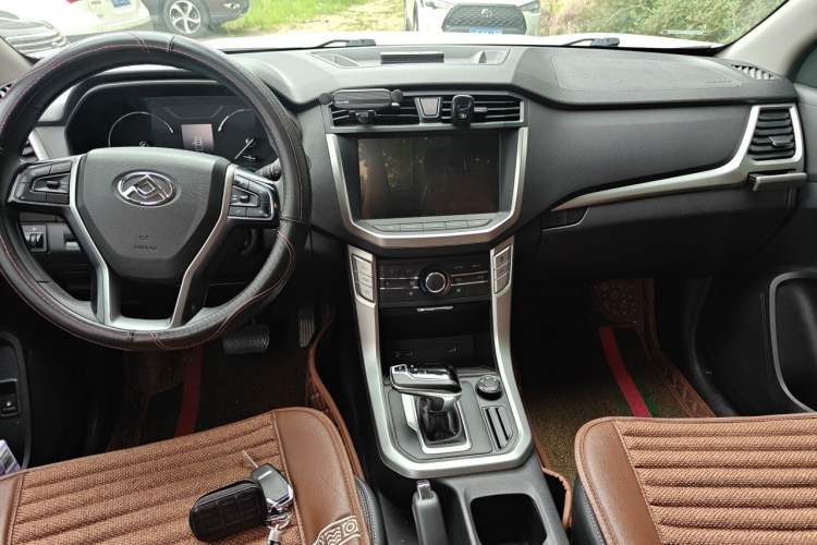 Used SAIC MAXUS T70 2020 2.0T Gasoline Automatic 4x4 Elite Version Standard Cab High Ground Clearance Center Console