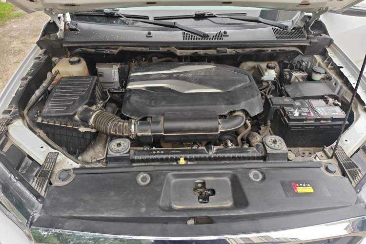 Used SAIC MAXUS T70 2020 2.0T Gasoline Automatic 4x4 Elite Version Standard Cab High Ground Clearance Engine Bay