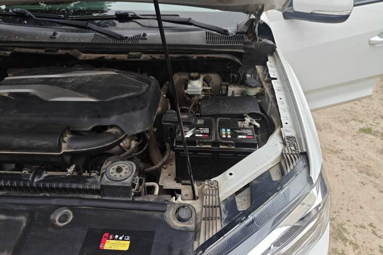 Used SAIC MAXUS T70 2020 2.0T Gasoline Automatic 4x4 Elite Version Standard Cab High Ground Clearance Engine Bay Left