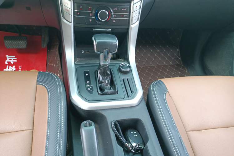 Used SAIC MAXUS T70 2020 2.0T Diesel Automatic 4x4 Commemorative Edition with Long Bed and High Ground Clearance Gear Lever