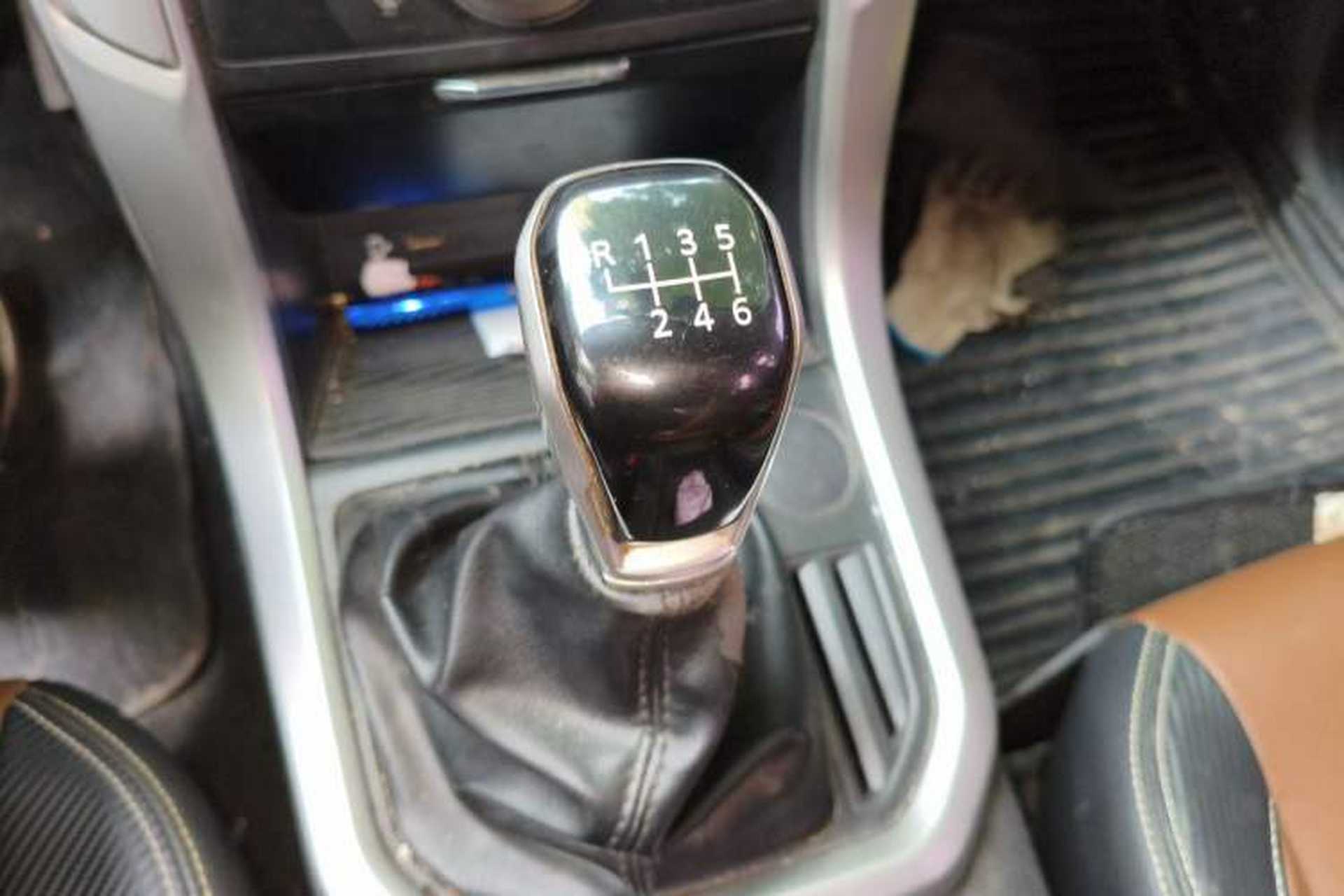 Used SAIC MAXUS T70 2020 2.0T Diesel Manual Two-Wheel Drive Commemorative Edition Standard Cab with High Ground Clearance Gear Lever