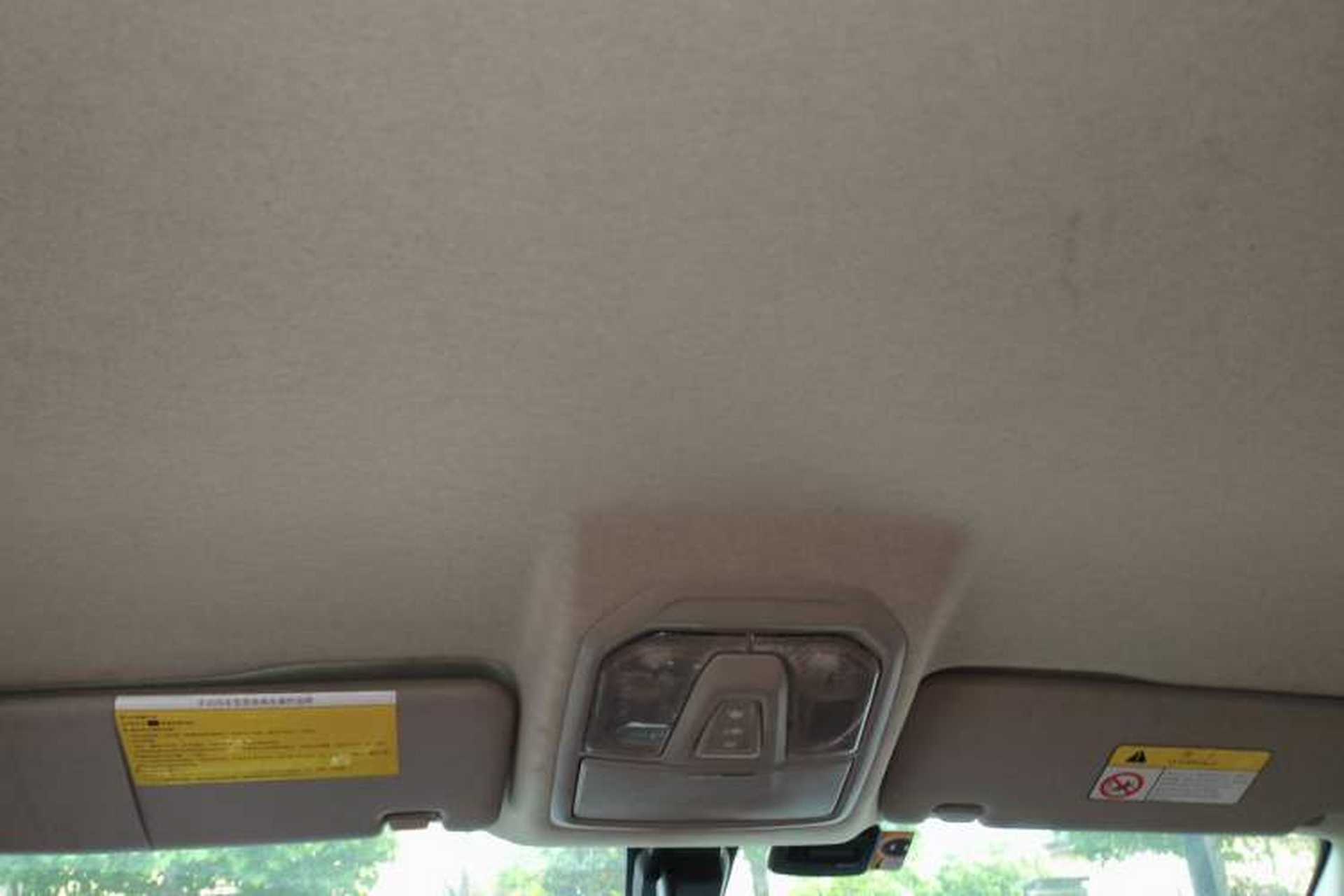 Used SAIC MAXUS T70 2020 2.0T Diesel Manual Two-Wheel Drive Commemorative Edition Standard Cab with High Ground Clearance Headliner