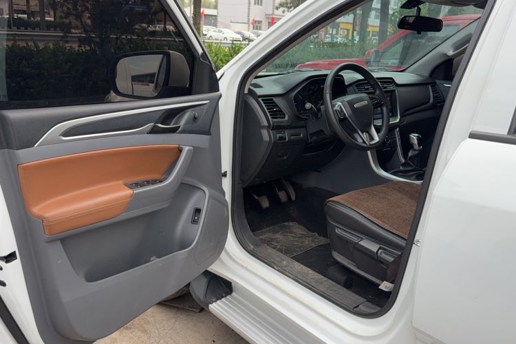 Used SAIC MAXUS T70 2020 2.0T Diesel Manual 4x4 Australian Version with Long Bed and High Ground Clearance Interior 2