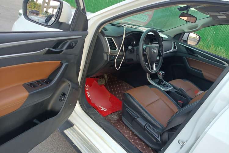 Used SAIC MAXUS T70 2020 2.0T Diesel Automatic 4x4 Commemorative Edition with Long Bed and High Ground Clearance Interior 3