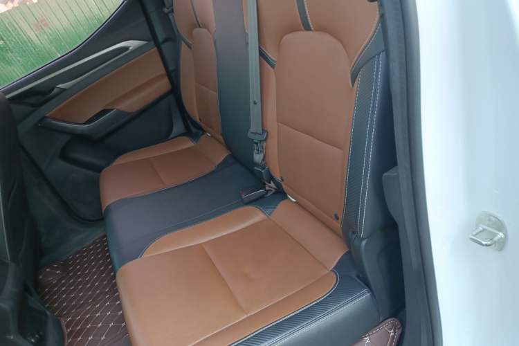 Used SAIC MAXUS T70 2020 2.0T Diesel Automatic 4x4 Commemorative Edition with Long Bed and High Ground Clearance Interior 4