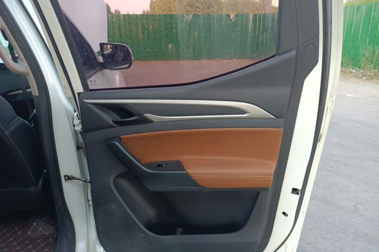Used SAIC MAXUS T70 2020 2.0T Diesel Automatic 4x4 Commemorative Edition with Long Bed and High Ground Clearance Interior 6