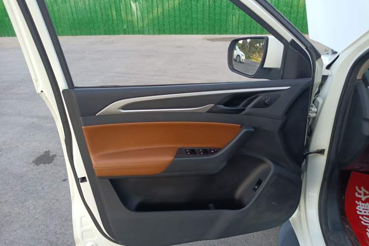 Used SAIC MAXUS T70 2020 2.0T Diesel Automatic 4x4 Commemorative Edition with Long Bed and High Ground Clearance Interior 7