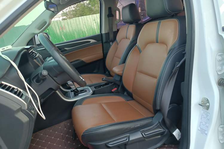 Used SAIC MAXUS T70 2020 2.0T Diesel Automatic 4x4 Commemorative Edition with Long Bed and High Ground Clearance Left Front Seat