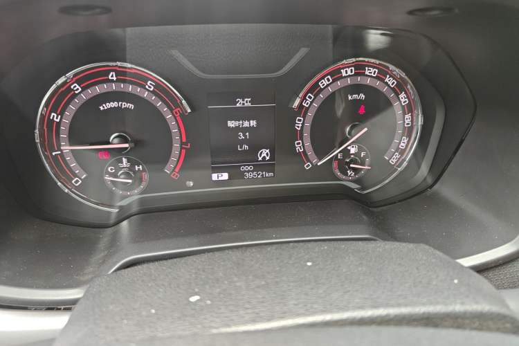 Used SAIC MAXUS T70 2020 2.0T Gasoline Automatic 4x4 Elite Version Standard Cab High Ground Clearance Odometer Close Up
