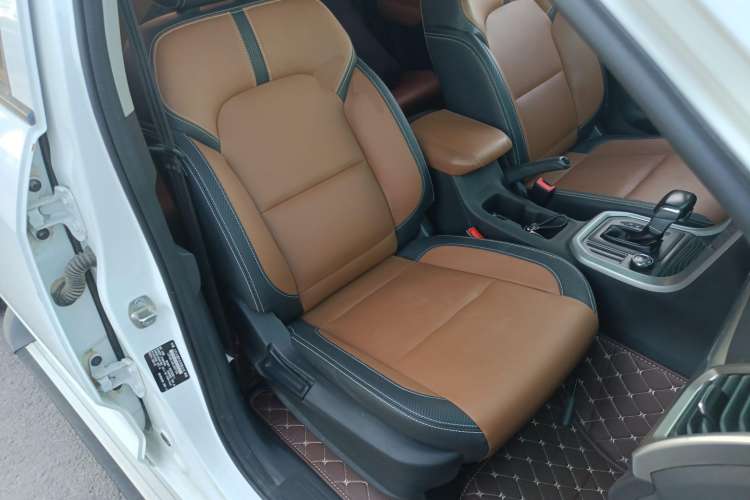 Used SAIC MAXUS T70 2020 2.0T Diesel Automatic 4x4 Commemorative Edition with Long Bed and High Ground Clearance Right Front Seat