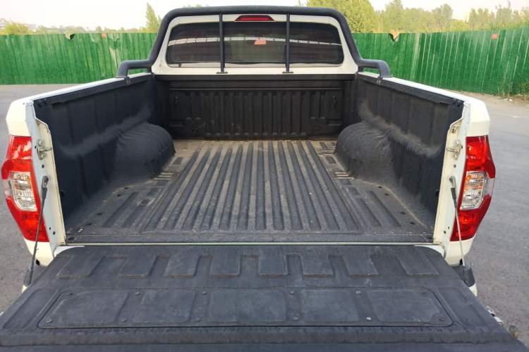 Used SAIC MAXUS T70 2020 2.0T Diesel Automatic 4x4 Commemorative Edition with Long Bed and High Ground Clearance Trunk