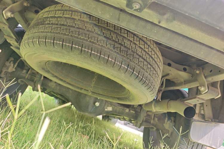 Used SAIC MAXUS T70 2021 2.0T Diesel Automatic Two-Wheel Drive Elite Version with Long Bed and High Ground Clearance Chassis Rear