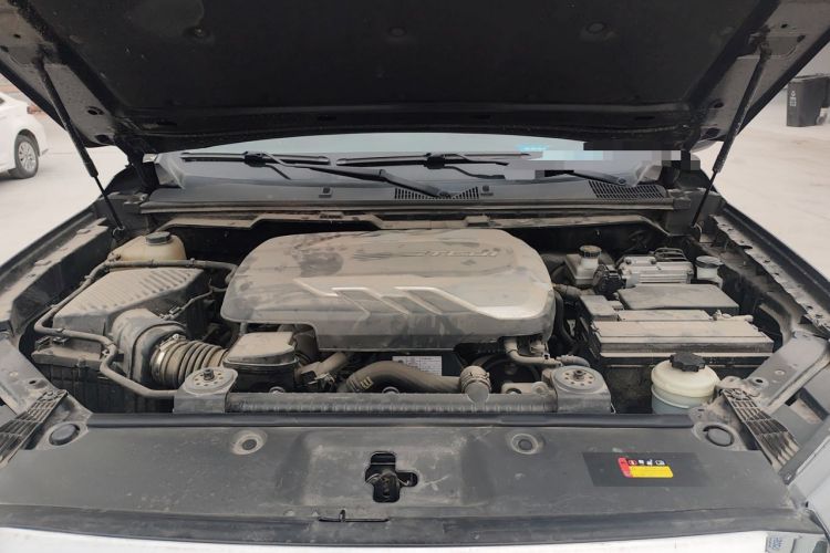 Used SAIC MAXUS T70 2021 2.0T Diesel Manual Two-Wheel-Drive Elite Version with Long Bed and High Ground Clearance Engine Bay