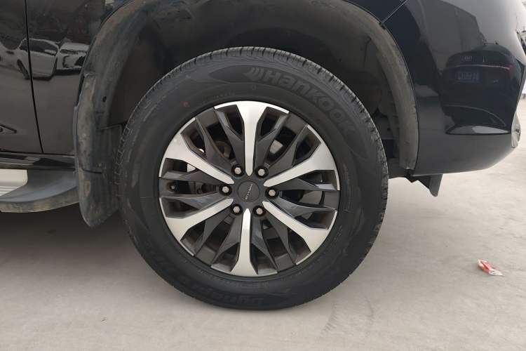 Used SAIC MAXUS T70 2021 2.0T Diesel Manual Two-Wheel-Drive Elite Version with Long Bed and High Ground Clearance Exterior 7