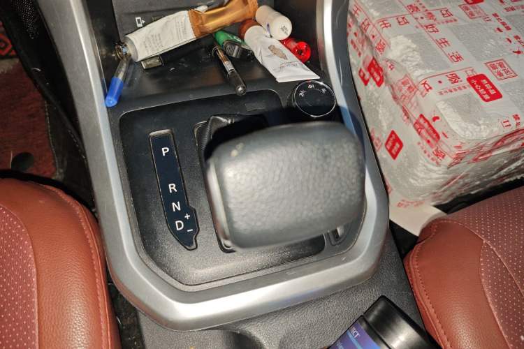 Used SAIC MAXUS T70 2021 2.0T Diesel Automatic 4x4 Advanced Version with Long Bed and High Ground Clearance Gear Lever