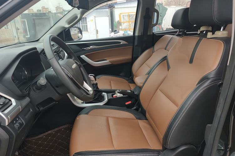 Used SAIC MAXUS T70 2021 2.0T Diesel Manual Two-Wheel-Drive Elite Version with Long Bed and High Ground Clearance Left Front Seat