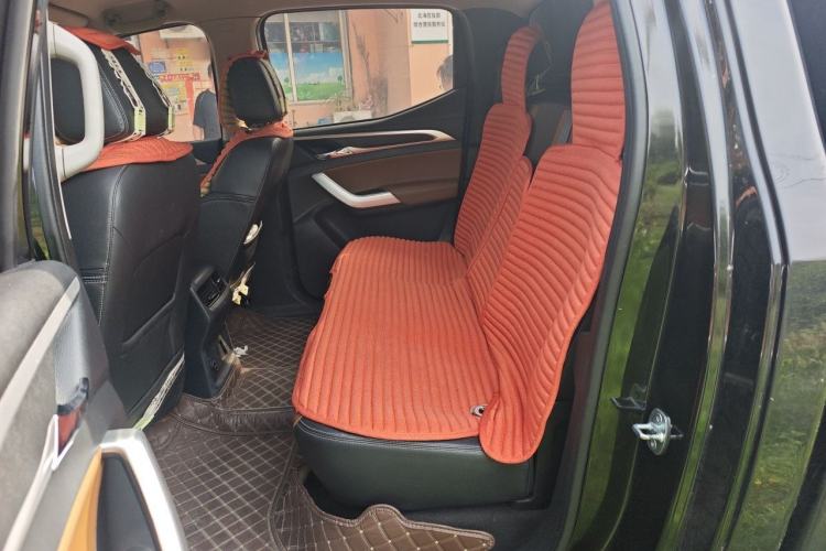 Used SAIC MAXUS T70 2021 2.0T Diesel Automatic Two-Wheel Drive Elite Version with Long Bed and High Ground Clearance Left Rear Seat
