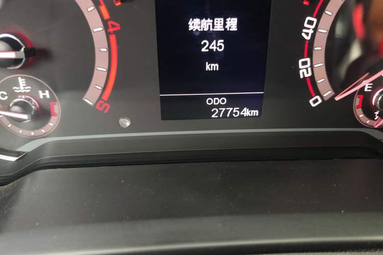 Used SAIC MAXUS T70 2021 2.0T Diesel Manual Two-Wheel-Drive Elite Version with Long Bed and High Ground Clearance Odometer Close Up