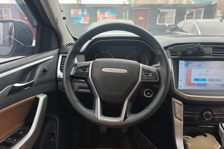 Used SAIC MAXUS T70 2021 2.0T Diesel Manual Two-Wheel-Drive Elite Version with Long Bed and High Ground Clearance Steering Wheel