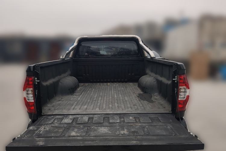 Used SAIC MAXUS T70 2021 2.0T Diesel Manual Two-Wheel-Drive Elite Version with Long Bed and High Ground Clearance Trunk