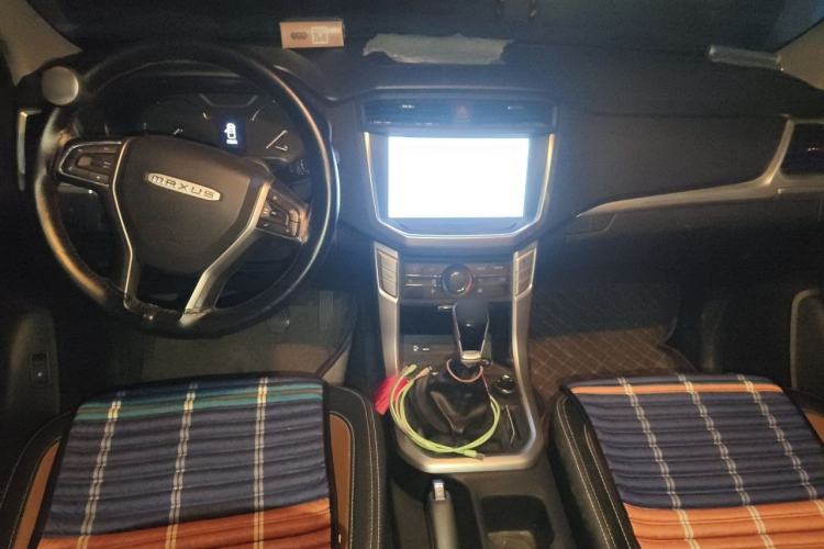 Used SAIC MAXUS T70 2021 2.0T Diesel Manual 4x4 Elite Edition with Long Bed and High Ground Clearance Center Console
