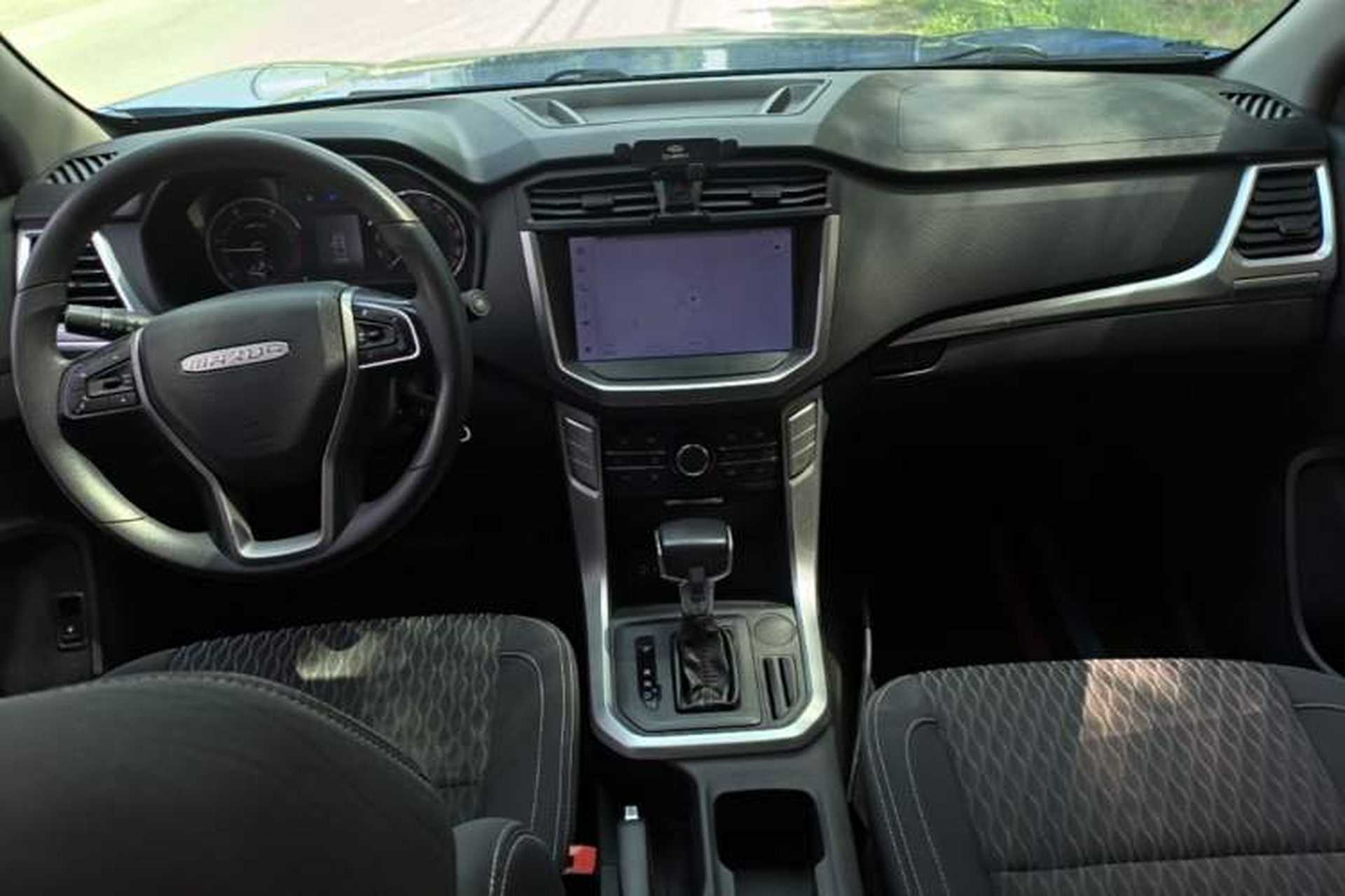 Used SAIC MAXUS T70 2021 2.0T Diesel Automatic Two-Wheel Drive Advanced Version Standard Bed High Ground Clearance Center Console