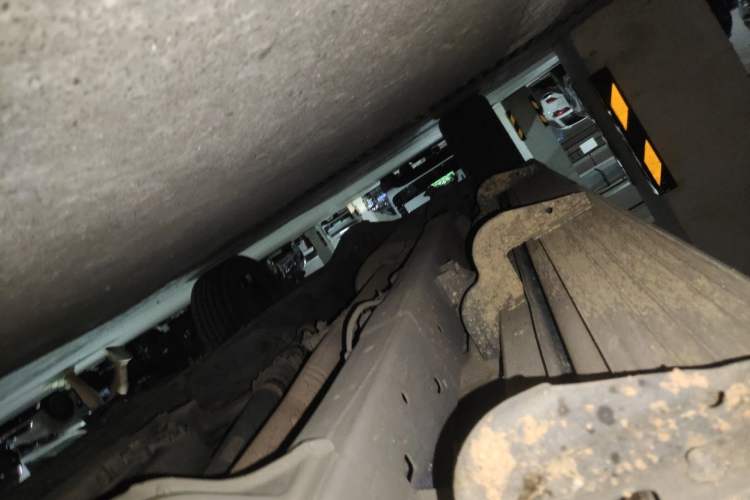 Used SAIC MAXUS T70 2021 2.0T Diesel Automatic 4x4 Elite Version with Long Bed and High Ground Clearance Chassis Front Right