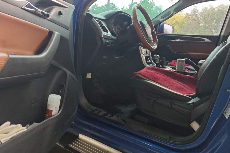 Used SAIC MAXUS T70 2021 2.0T Diesel Automatic 4x4 Elite Version with Long Bed and High Ground Clearance Driver Seat