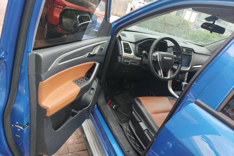 Used SAIC MAXUS T70 2021 2.0T Diesel Automatic Two-Wheel Drive Elite Version with Long Bed and High Ground Clearance Driver Seat