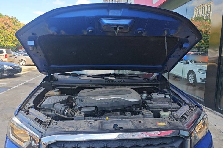 Used SAIC MAXUS T70 2021 2.0T Facelift Diesel Automatic 4x4 Advanced Version with Long Bed and High Ground Clearance Engine Bay