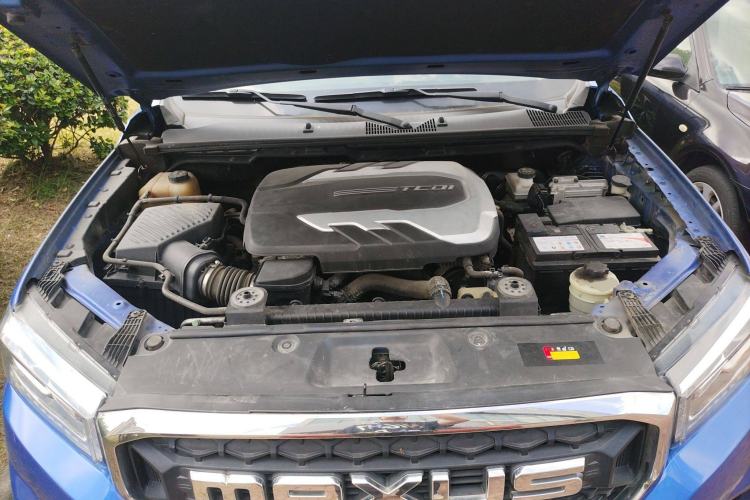 Used SAIC MAXUS T70 2021 2.0T Diesel Automatic Two-Wheel Drive Elite Version with Long Bed and High Ground Clearance Engine Bay
