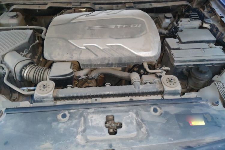 Used SAIC MAXUS T70 2021 2.0T Diesel Manual Two-Wheel-Drive Elite Version with Long Bed and High Ground Clearance Engine Bay