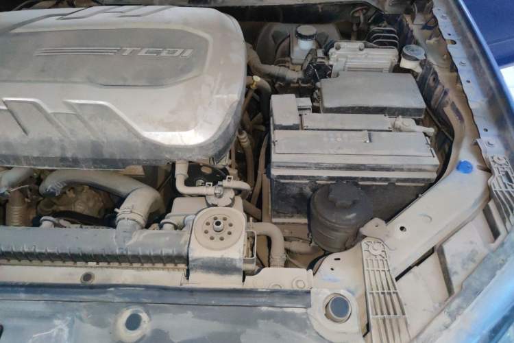 Used SAIC MAXUS T70 2021 2.0T Diesel Manual Two-Wheel-Drive Elite Version with Long Bed and High Ground Clearance Engine Bay Left